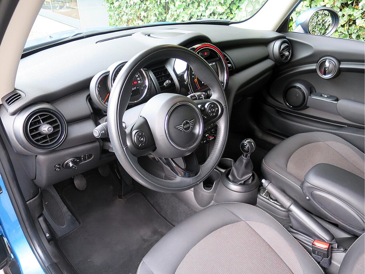 Mini COOPER 1.5 One Pepper F56 LCI met LED, Park ass., Clima, BT en 16"