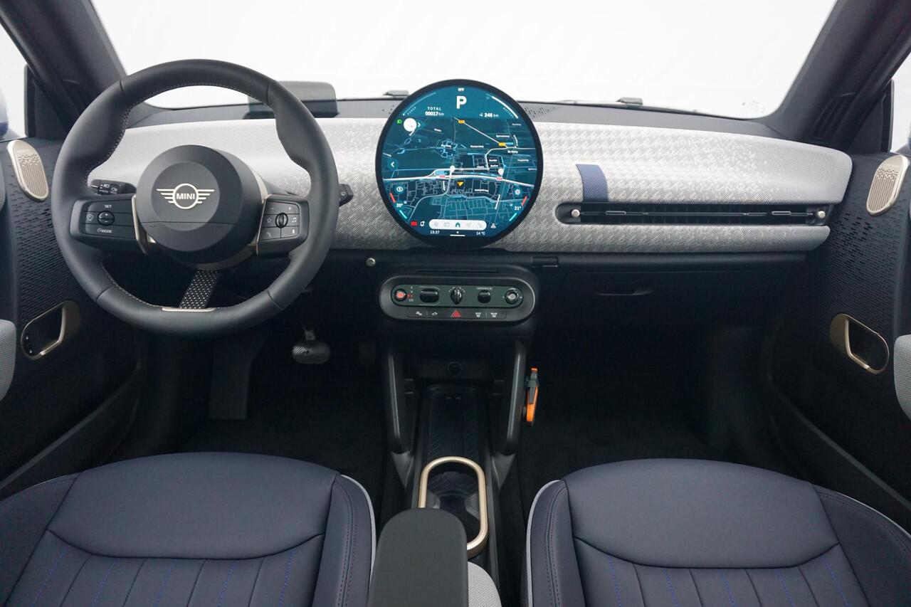 Mini COOPER E Favoured Trim | Pakket L | Comfort Access | Panoramadak | Stoel & Stuurverwarming | Harman Kardon | Head-Up Display | Driving Assistant | Parking Assistant Plus