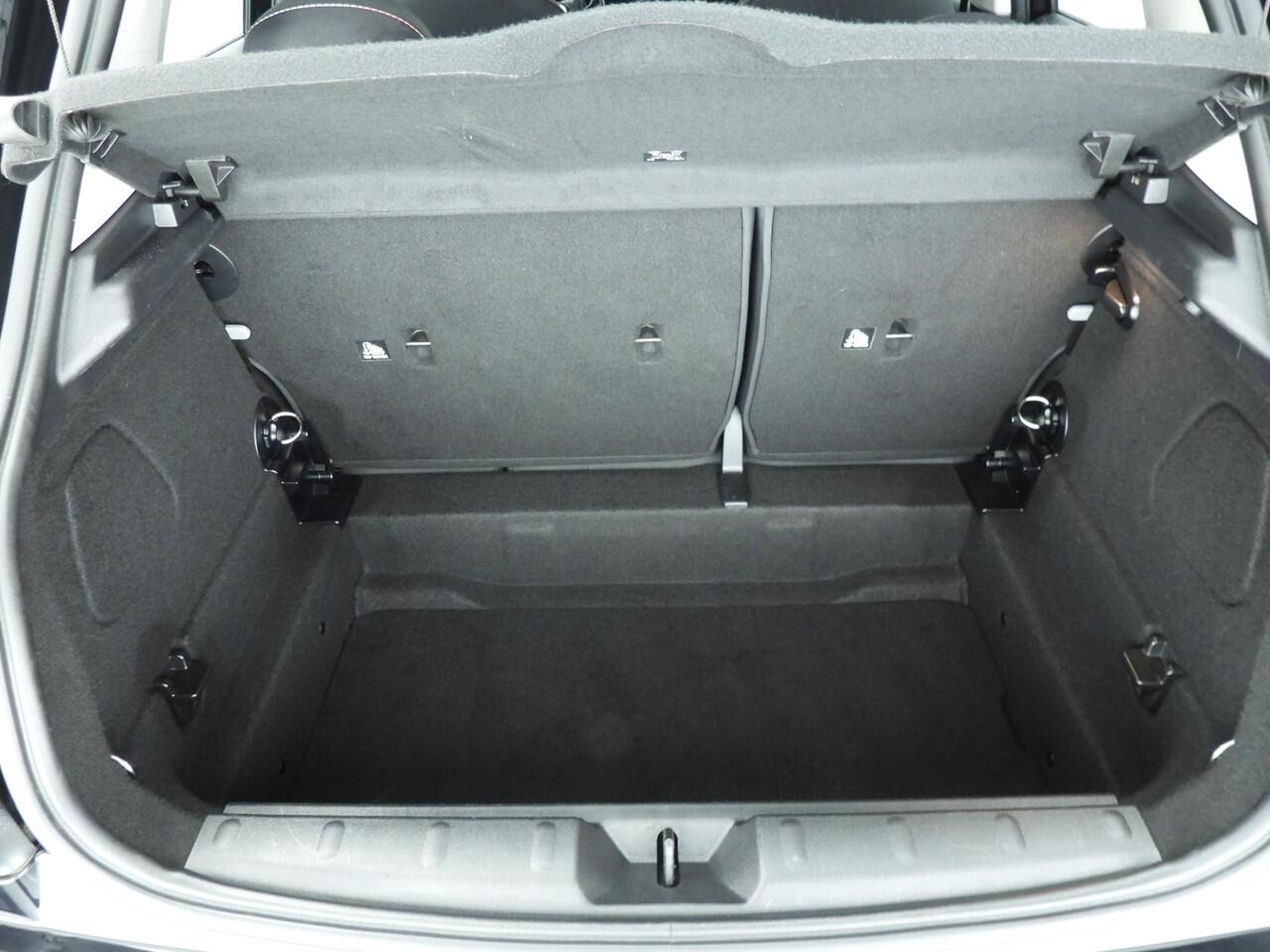 Mini COOPER 5-deurs Automaat / PDC / Climate / Cruise / LED / Alu wielen 16 inch