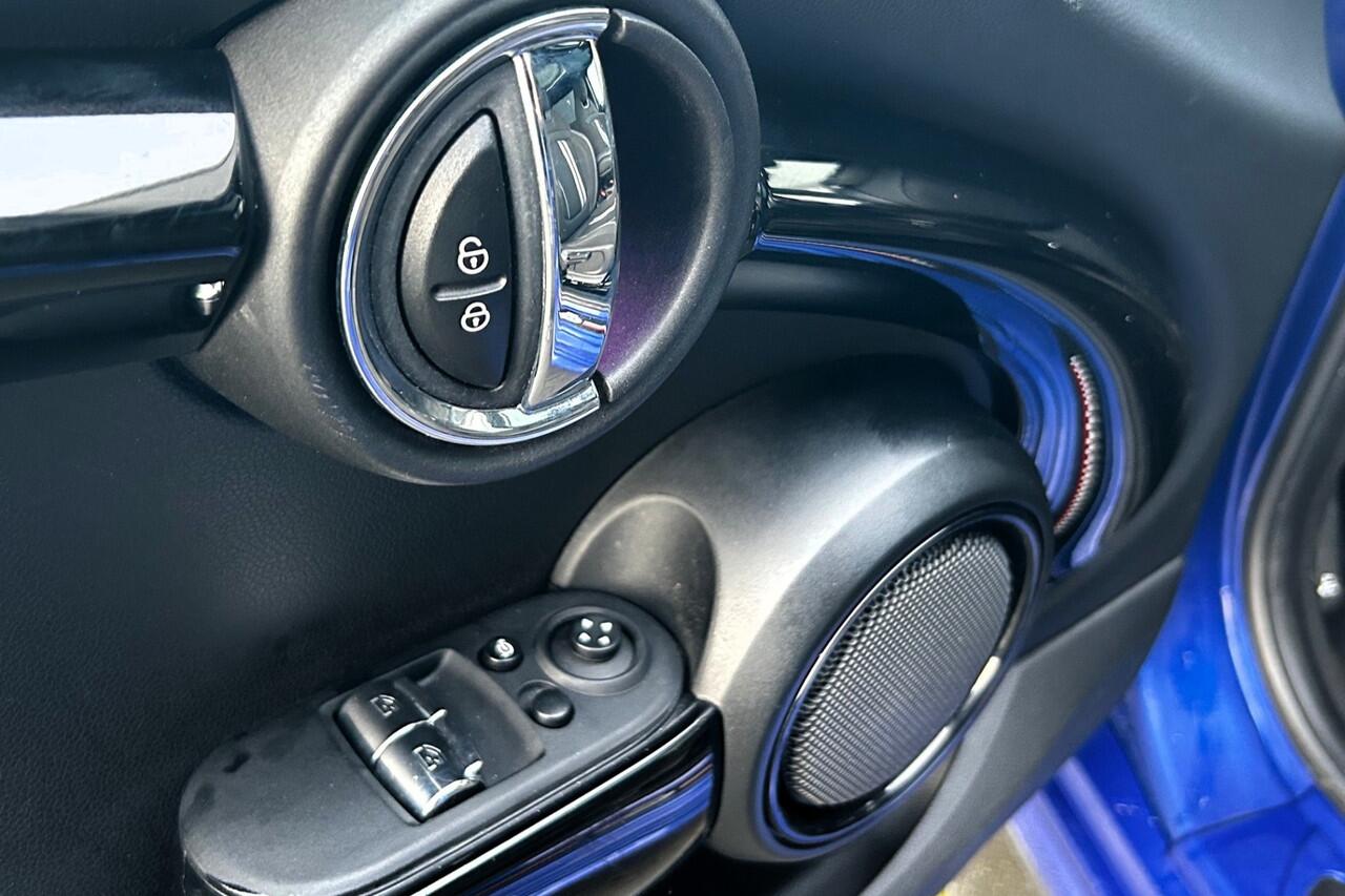 Mini COOPER Mini 1.5 Classic JCW Pakket PANO LED 17"