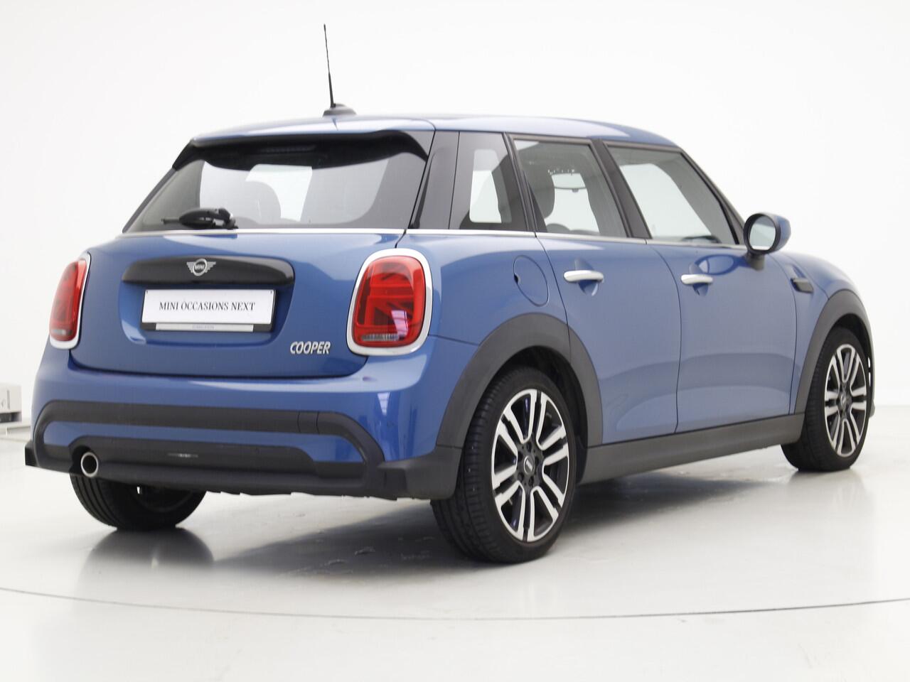 Mini COOPER 5-deurs Classic | Panorama | 17" | Led | Automaat