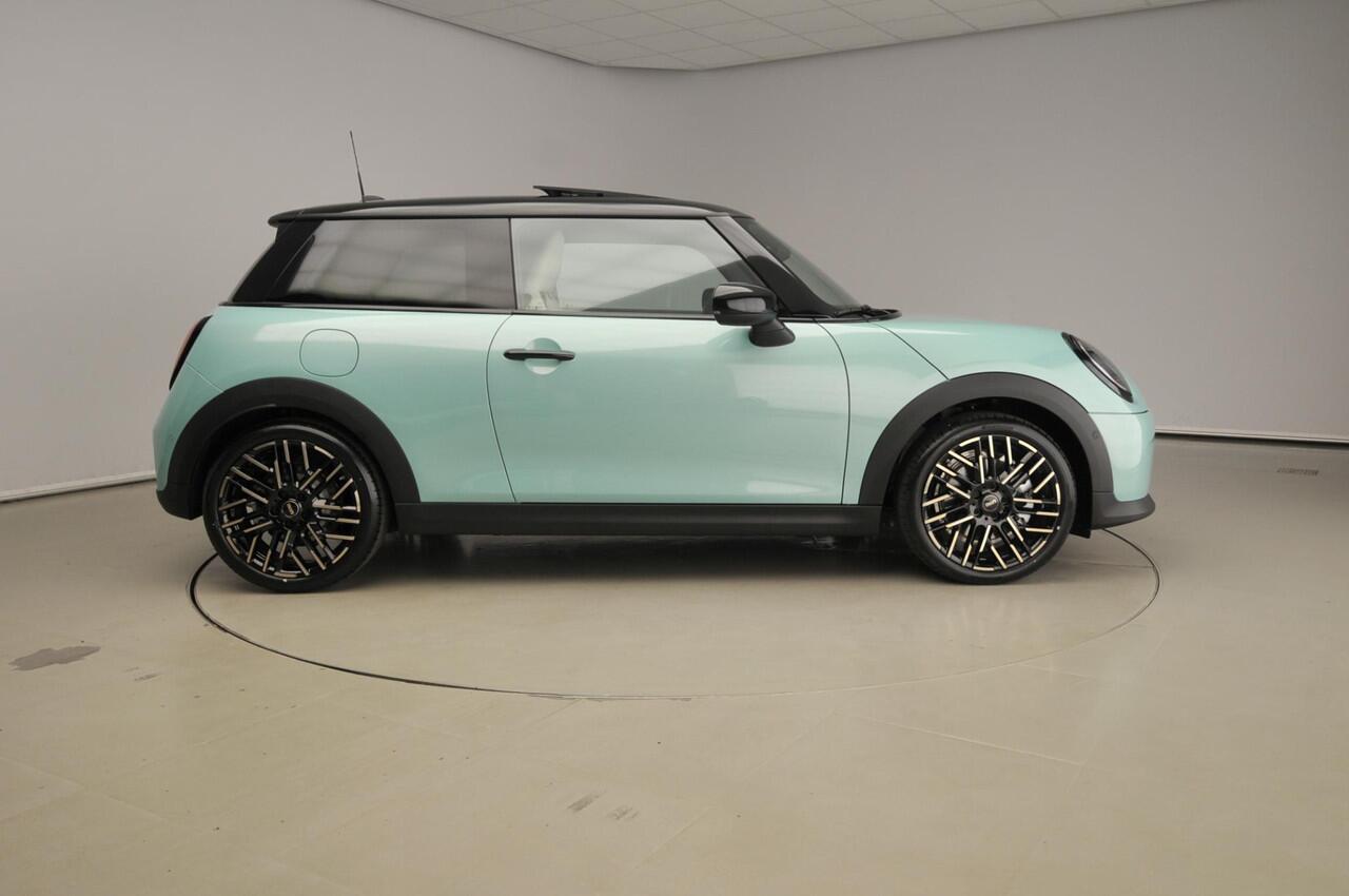Mini COOPER 3-deurs C Automaat / Favoured Trim / Pakket M / Panoramadak / Park assist / Head-up / Alu wielen 18 inch
