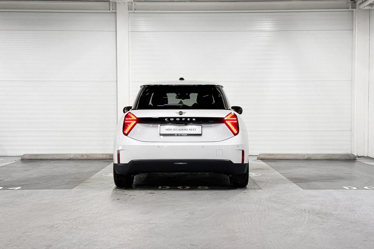 Mini COOPER E | Classic Uitvoering | Pakket L | 17" Parallel Spoke two-tone | Selections