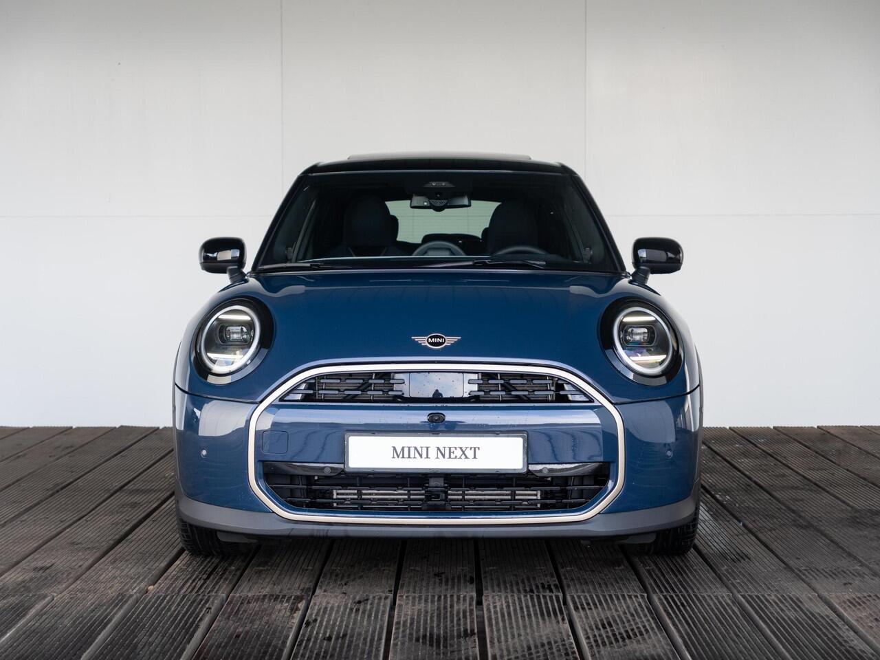 Mini COOPER 5-deurs C Favoured + Pakket L + 360 Camera + Panorama dak + Stuur en stoelverwarming