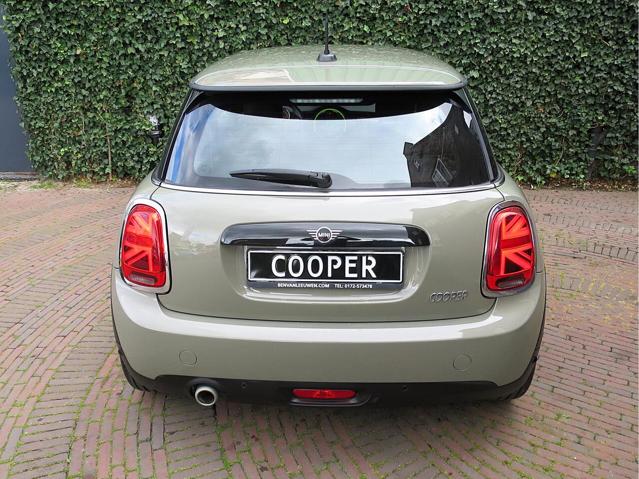 Mini COOPER 1.5 Pepper F56 LCI met Navi, LED, Clima en 16"