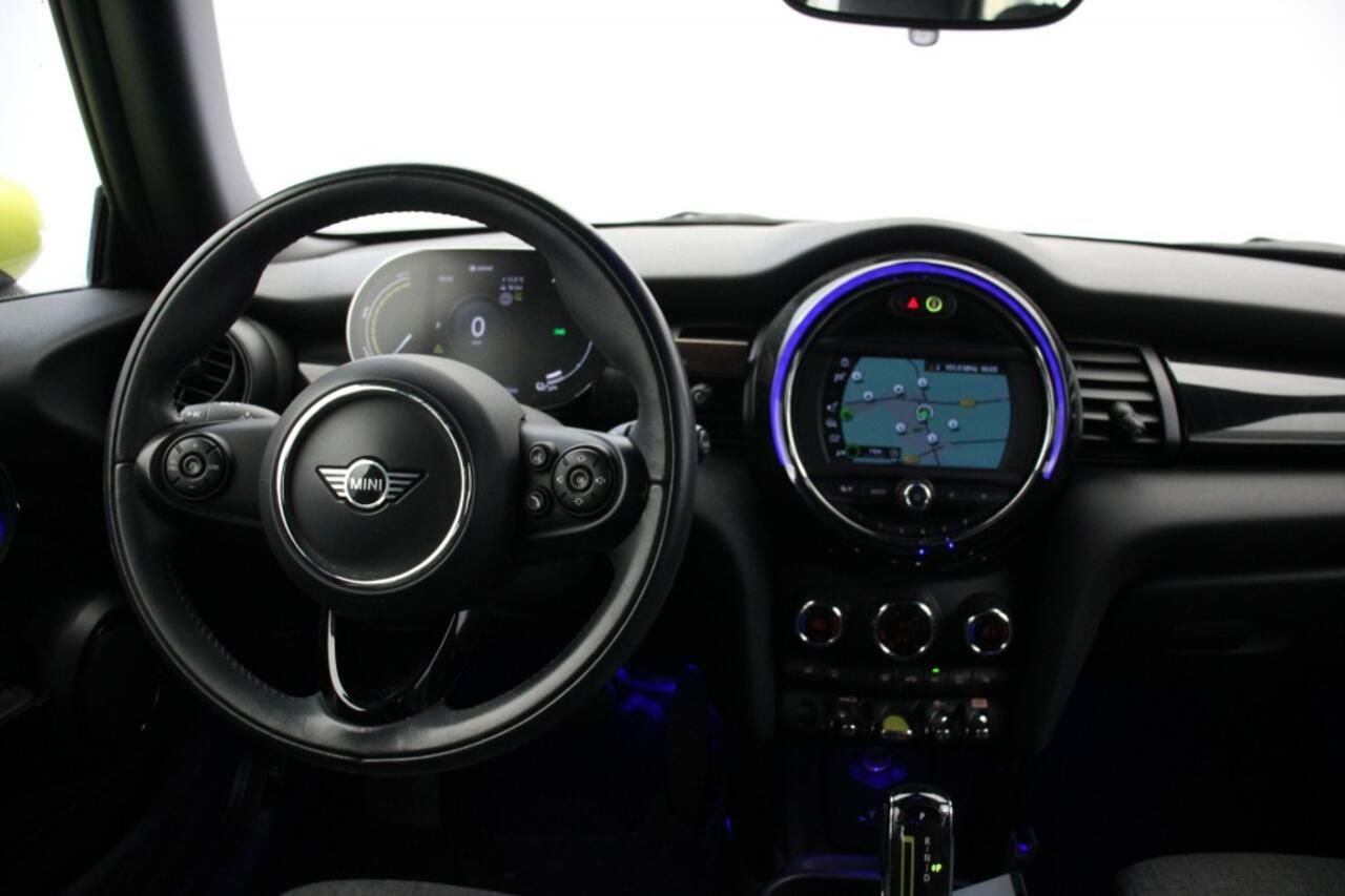 Mini COOPER Electric Essential 33 kWh - Carplay, Navi, Half Leer, Camera, Stoelverw.