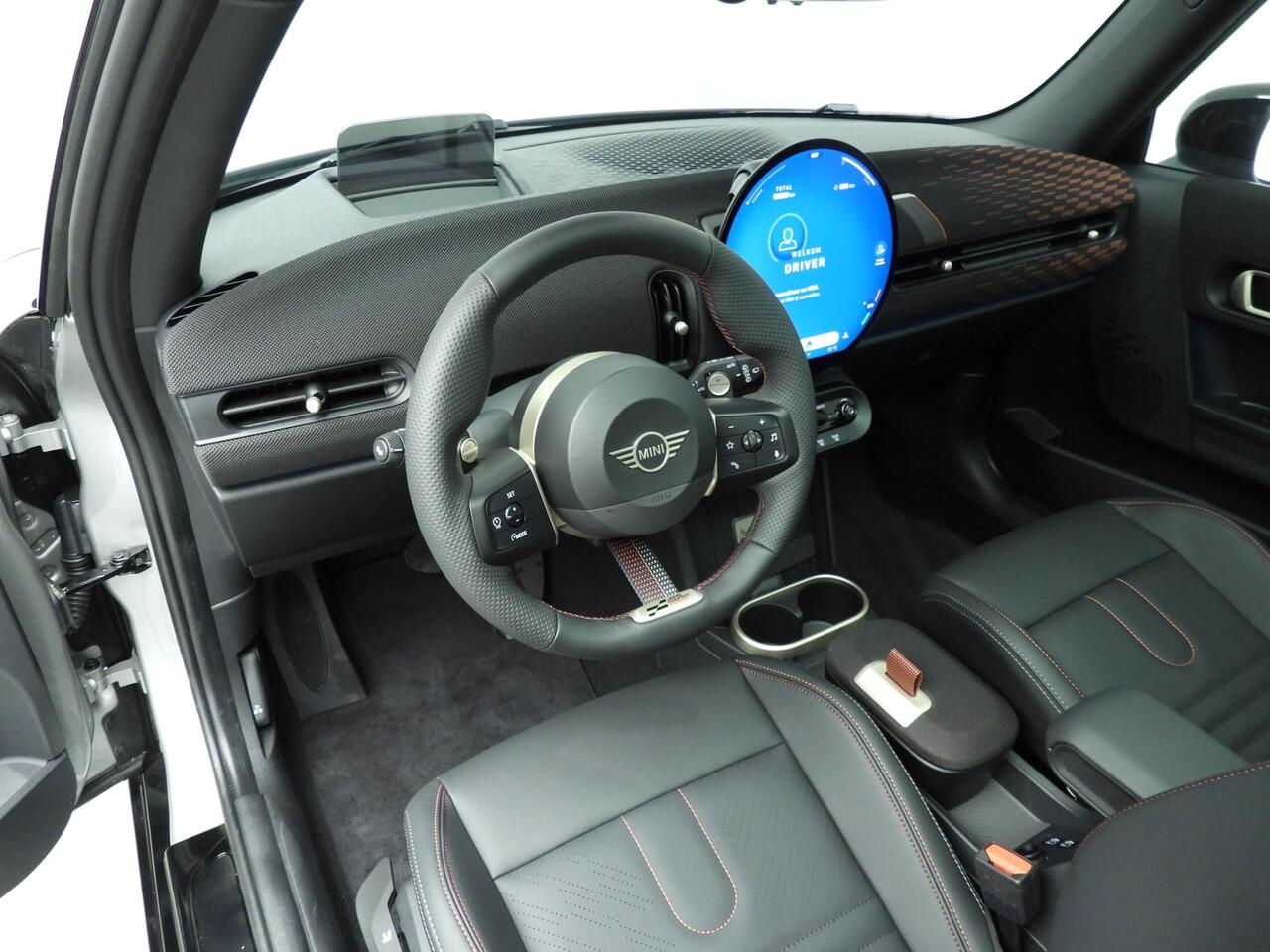 Mini COOPER 3-Deurs C C John Cooper Works Trim / Pakket M / Panoramadak / Park assist / Head-up / Alu wielen 17 inch