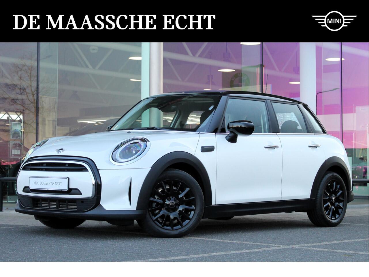 Mini COOPER Hatchback Classic Automaat / Sportstoelen / Cruise Control / LED / PDC achter / Navigatie / Airconditioning / Multifunctioneel stuurwiel