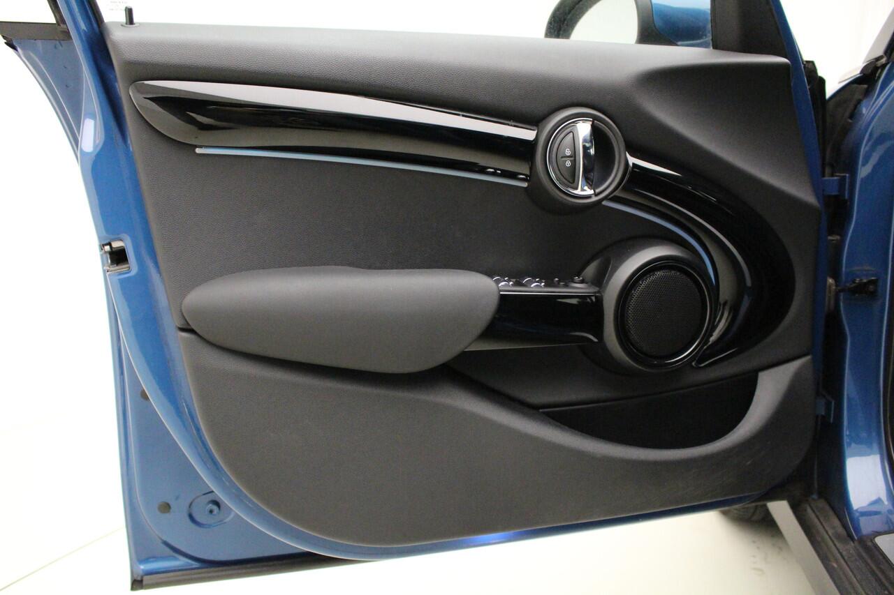 Mini COOPER 5-deurs Classic | Panorama | 17" | Led | Automaat