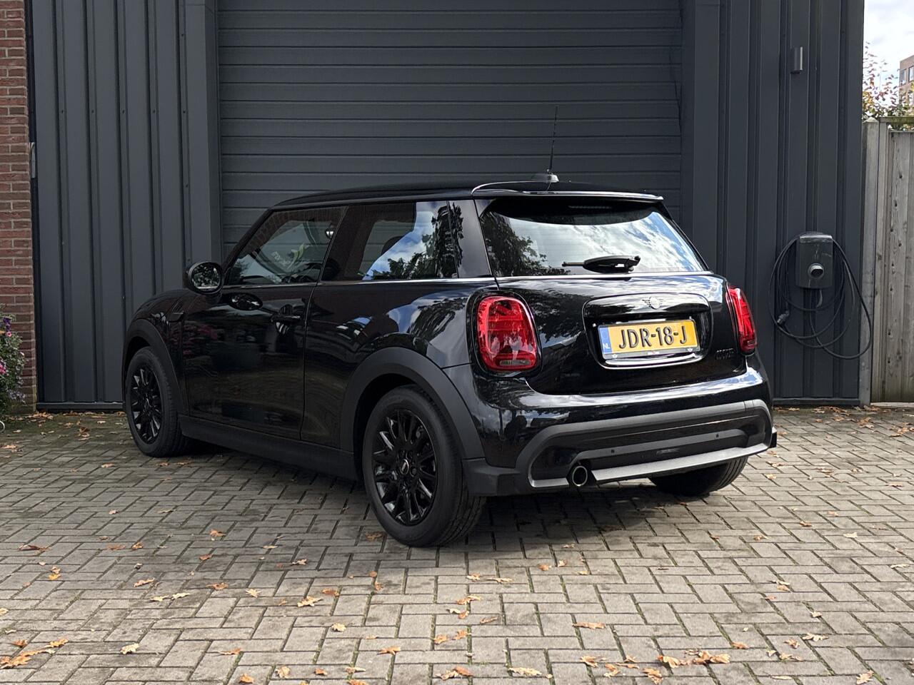 Mini COOPER Mini 1.5 Classic - Keyless - Navigatie - Stoelverwarming - Leder -