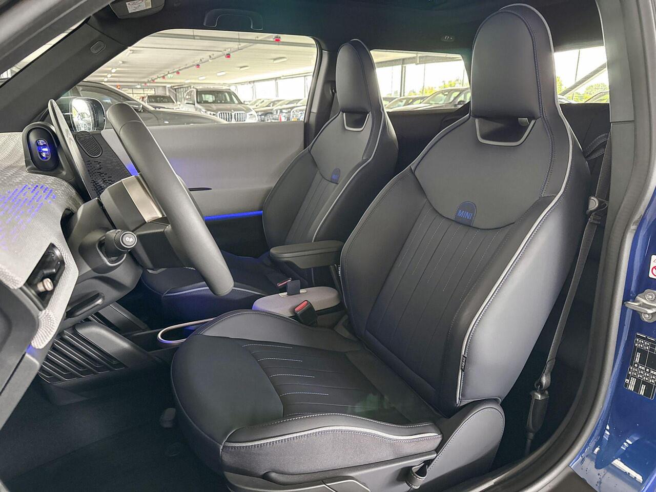 Mini COOPER 3-deurs E Favoured M 40.7 kWh