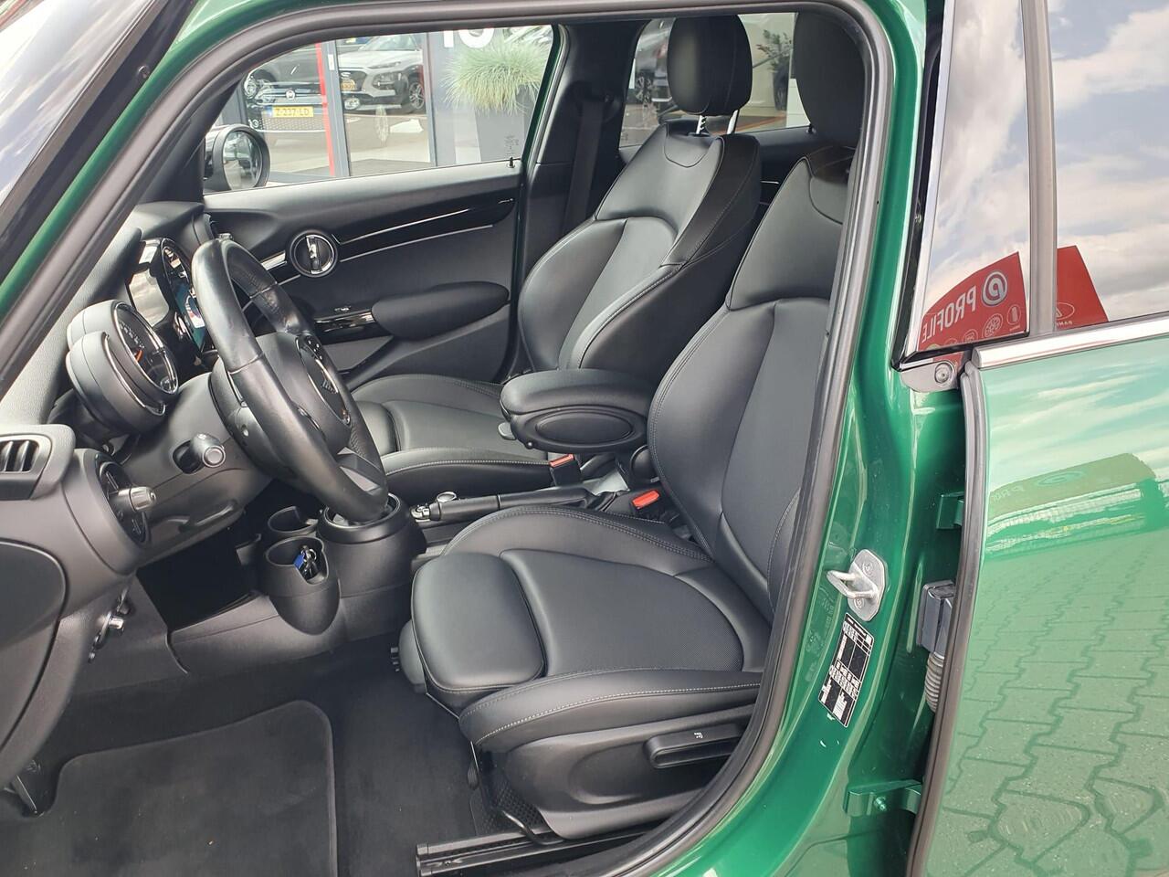 Mini COOPER 1.5 Business Edition *Automaat & Navigatie*