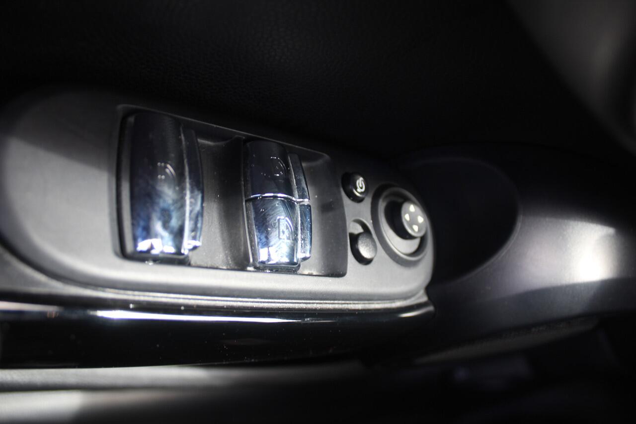 Mini COOPER Mini Cabrio 1.5 Rockingham GT EditionSidewalk Edition Head-up display l Lendesteun verstelbaar l Premium pakket l Stoelverwarming l Keyless entry VDL auto