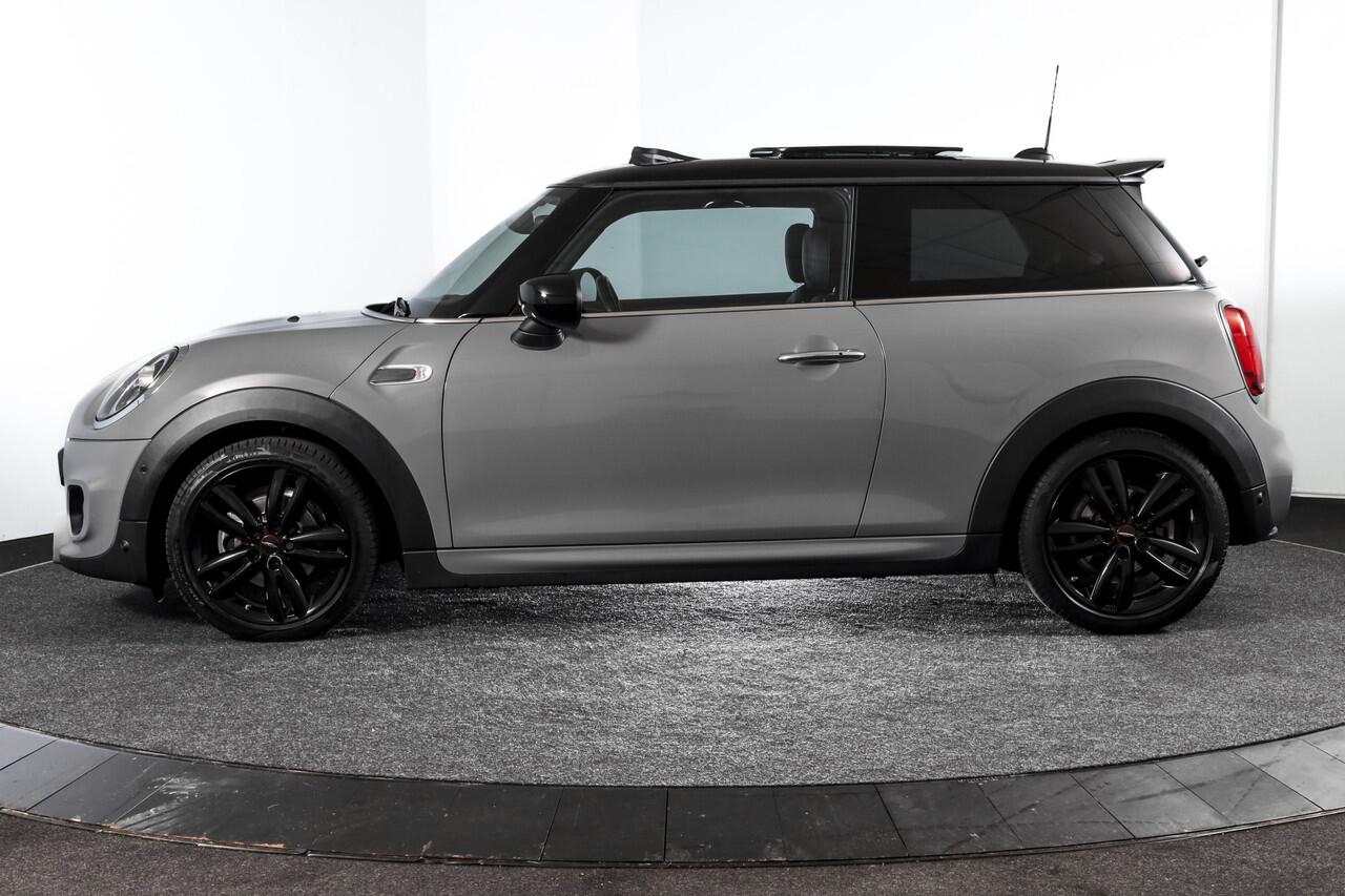 Mini COOPER Mini 1.5 Classic - Automaat Orig. NL | John Cooper Works Pakket | S/K Panodak | Dig.Cockpit | Cruise | PDC | Stoelverw. | ECC | NAV + App.Connect | LM 17" |