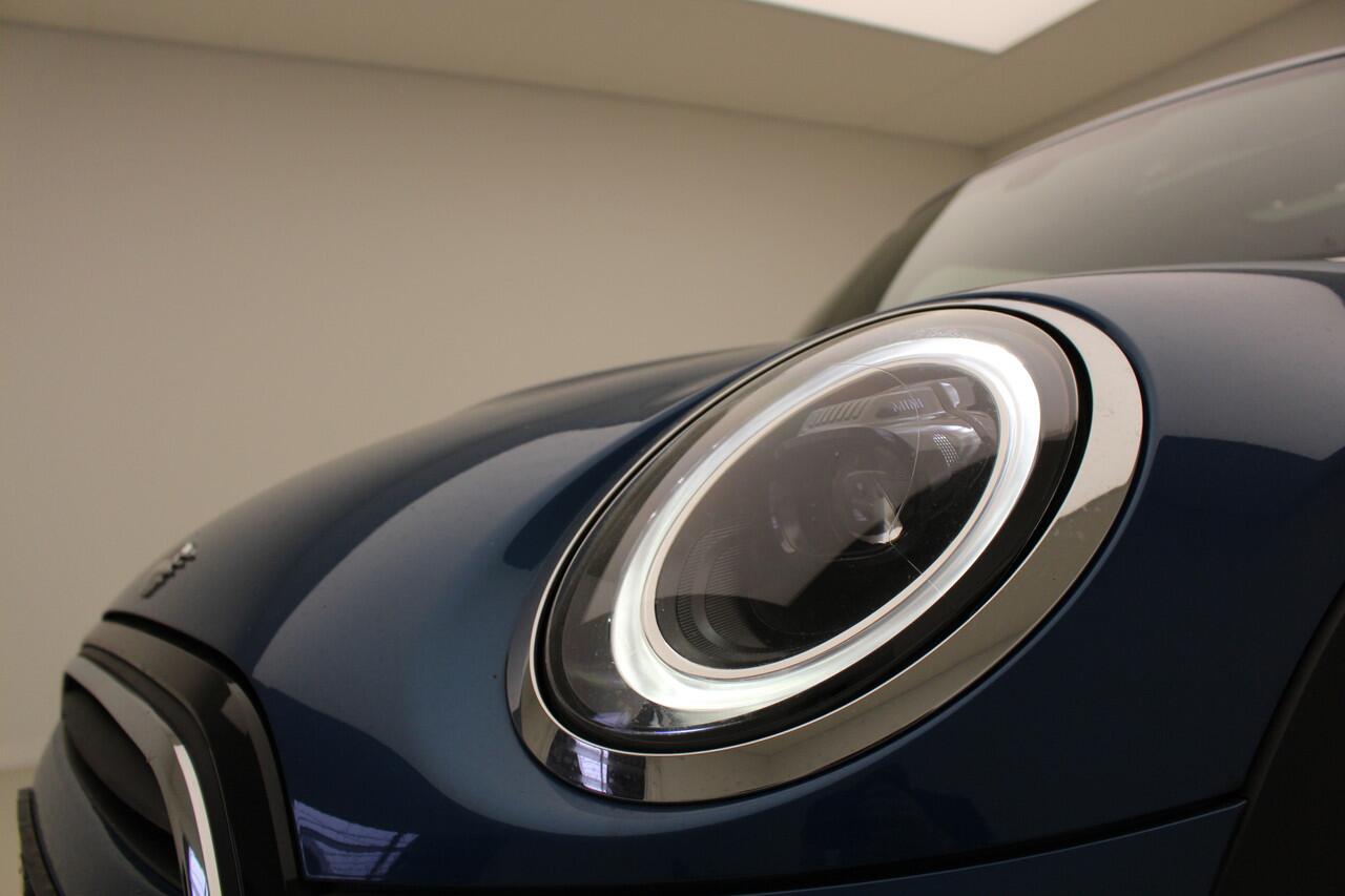 Mini COOPER 5-deurs Classic | Panorama | 17" | Led | Automaat