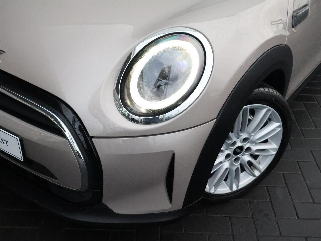 Mini COOPER Mini 1.5 Classic Sportstoelen/ Cruise Control/ LED-koplampen/ Navigatie/ Parkeer sensoren voor-achter