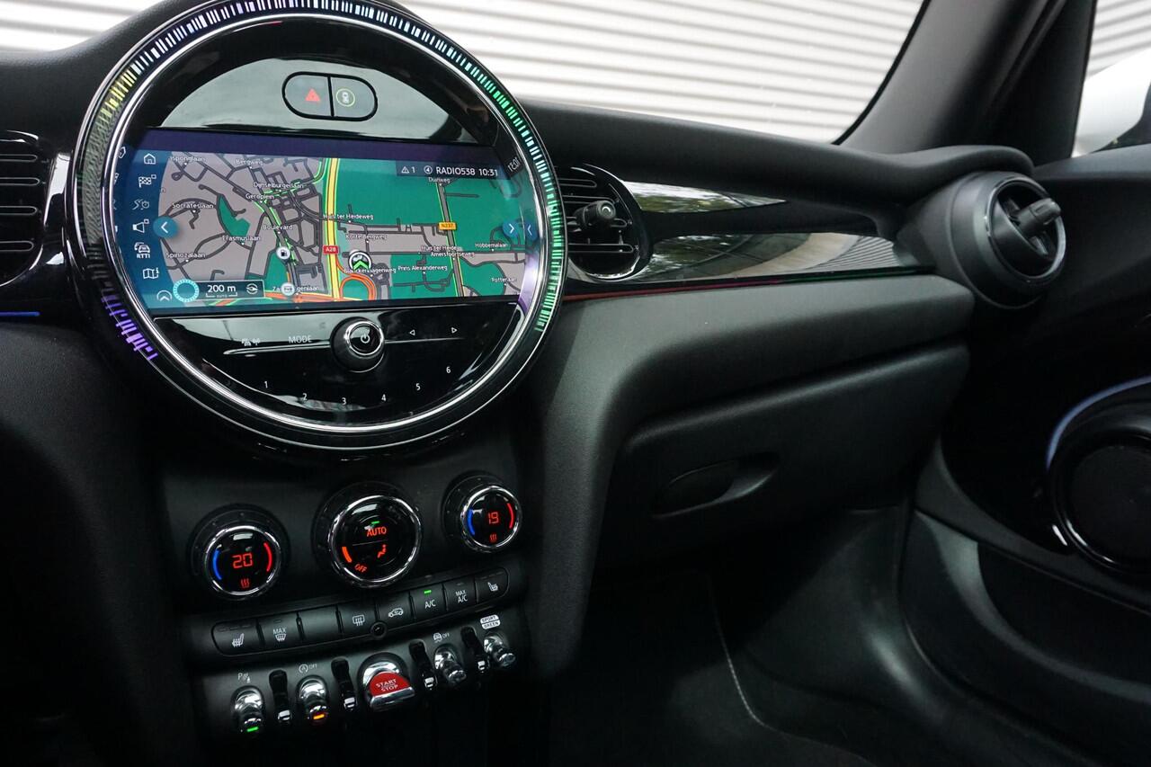 Mini COOPER 5-deurs C MINI Yours Uitvoering | 17" LM Roulette Spoke two-tone | Glazen panoramadak | Achteruitrijcamera | Driving Assistant