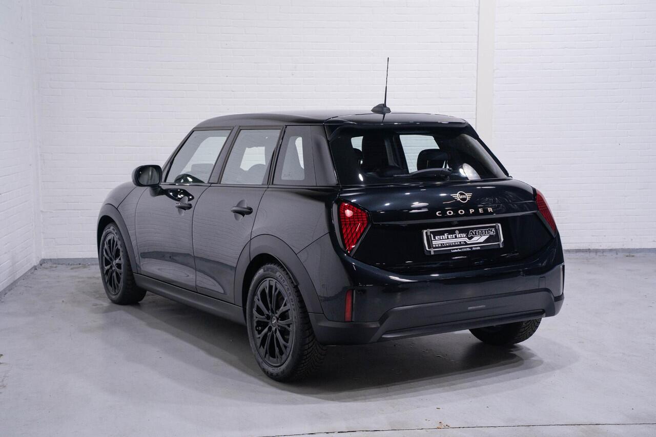 Mini COOPER Mini 1.5 C Classic XS Navi PDC v+a Cruise Camera Lederen bekleding Stoel/stuurverw. Clima Led koplampen Apple Carplay