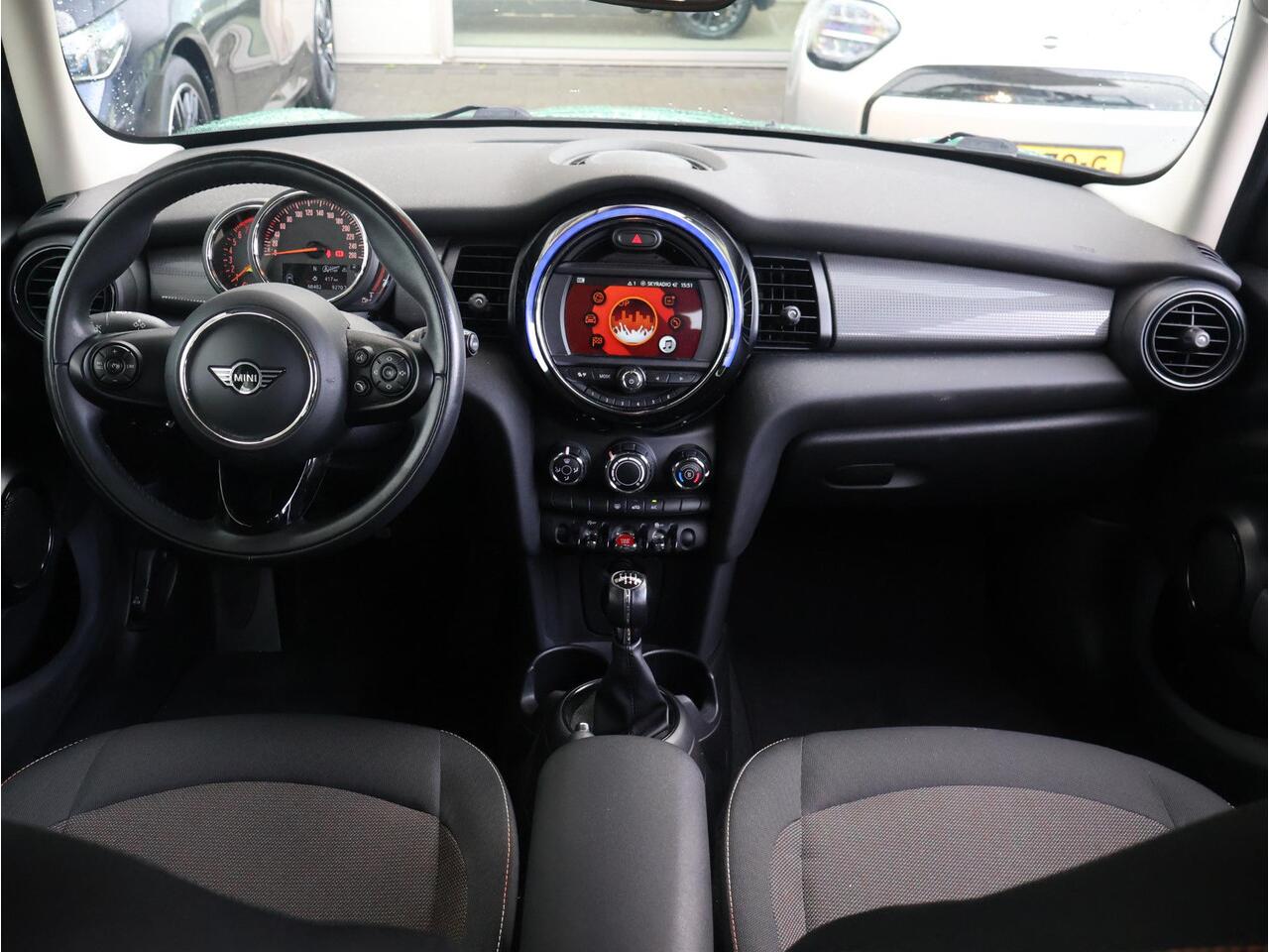 Mini COOPER 1.5 Multifunctioneel stuurwiel/ Cruise Control/ Navigatie