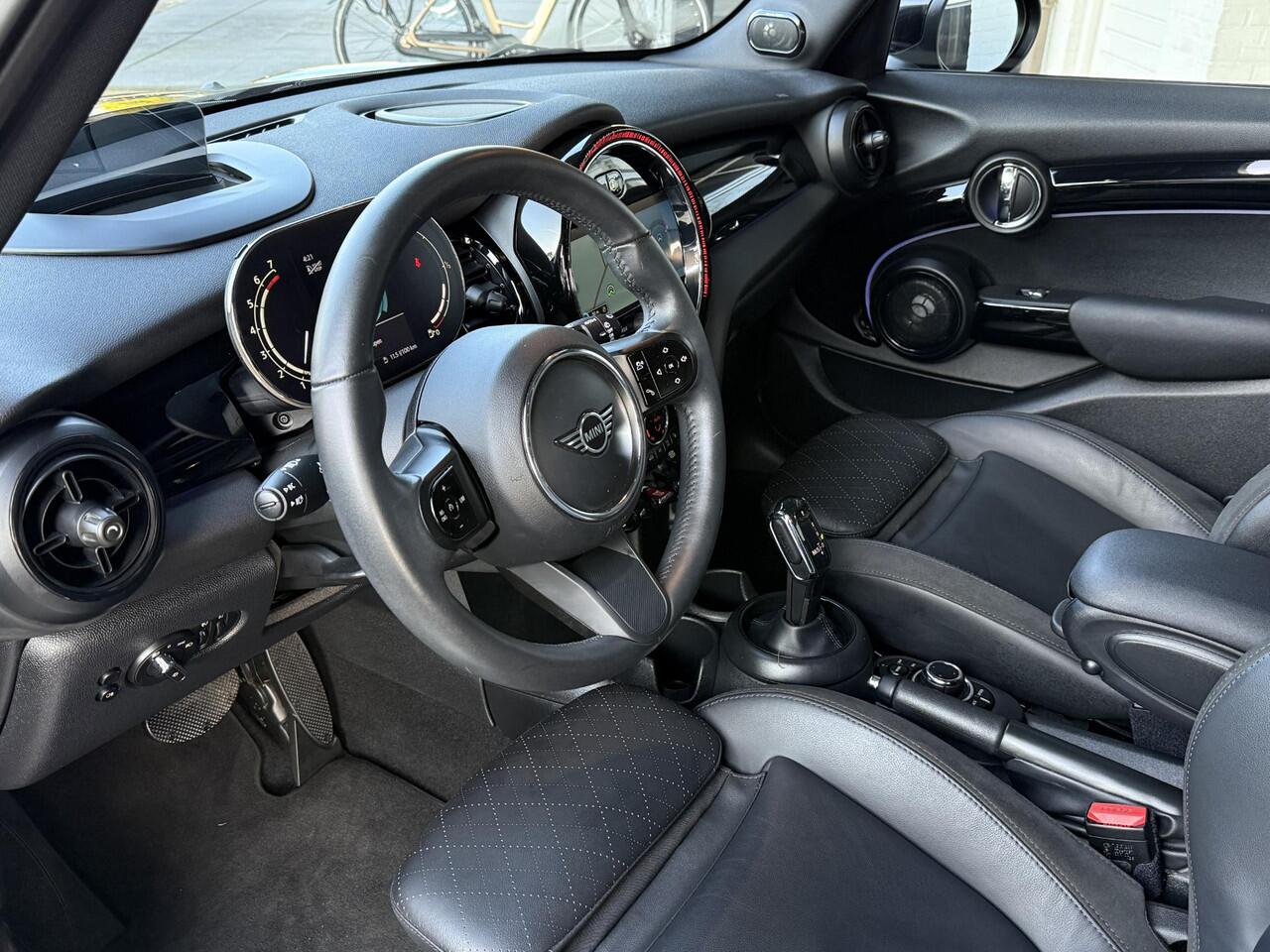 Mini COOPER Mini 1.5 Classic | HARMAN KARDON | SPORTSTOELEN | PANORAMA | CAMERA | 18 INCH VELGEN | HEAD UP |