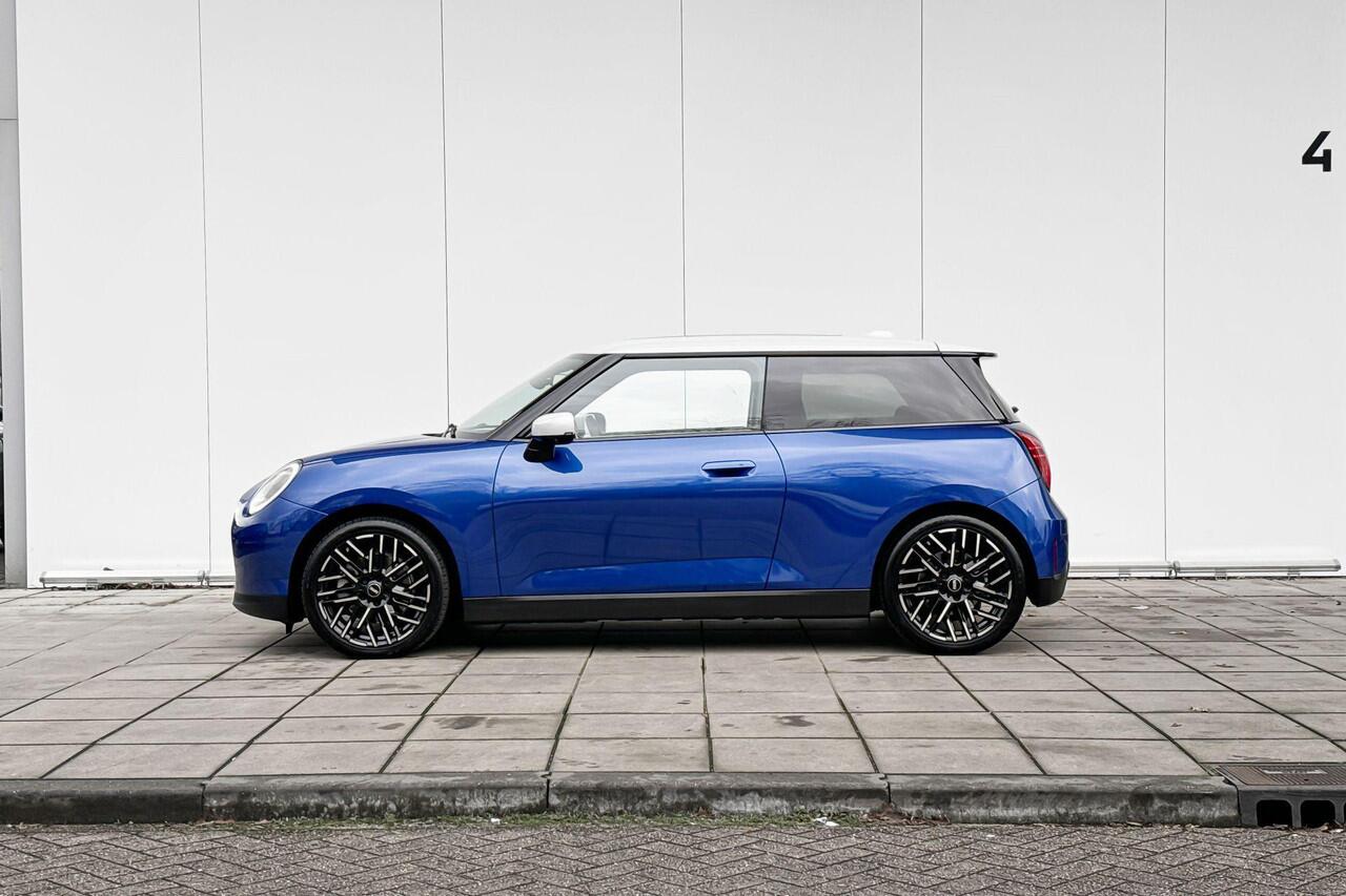 Mini COOPER E Favoured M 40.7 kWh / Selections