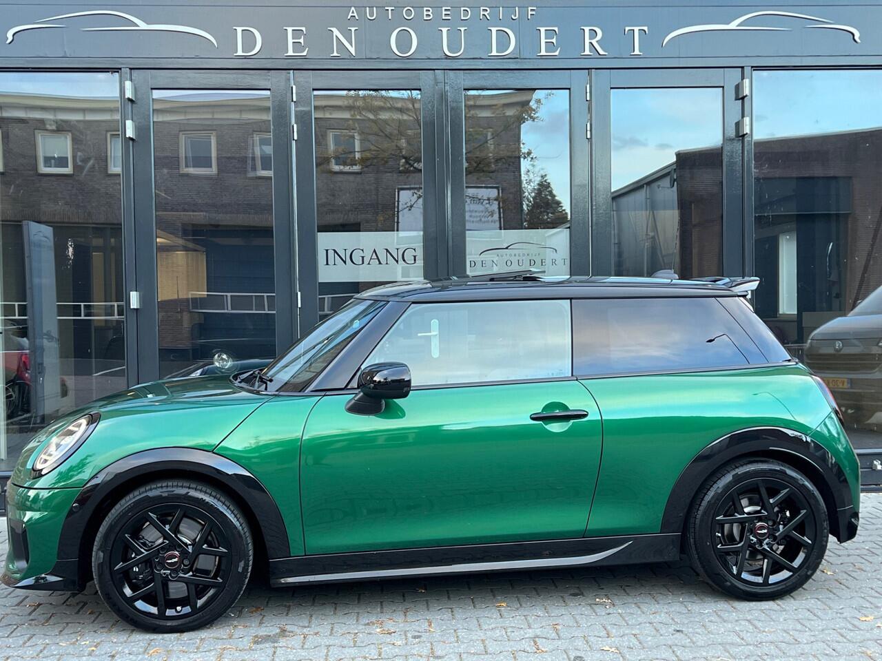 Mini COOPER Mini 1.5 C John Cooper Works M / PANO / JCW / CARPLAY