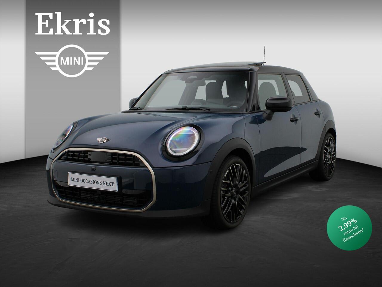Mini COOPER Mini 1.5 C Favoured Demo voertuig korting per gereden kilometer. Neem contact op voor de actuele prijs.