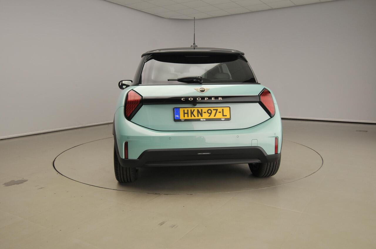 Mini COOPER 3-deurs C Automaat / Favoured Trim / Pakket M / Panoramadak / Park assist / Head-up / Alu wielen 18 inch