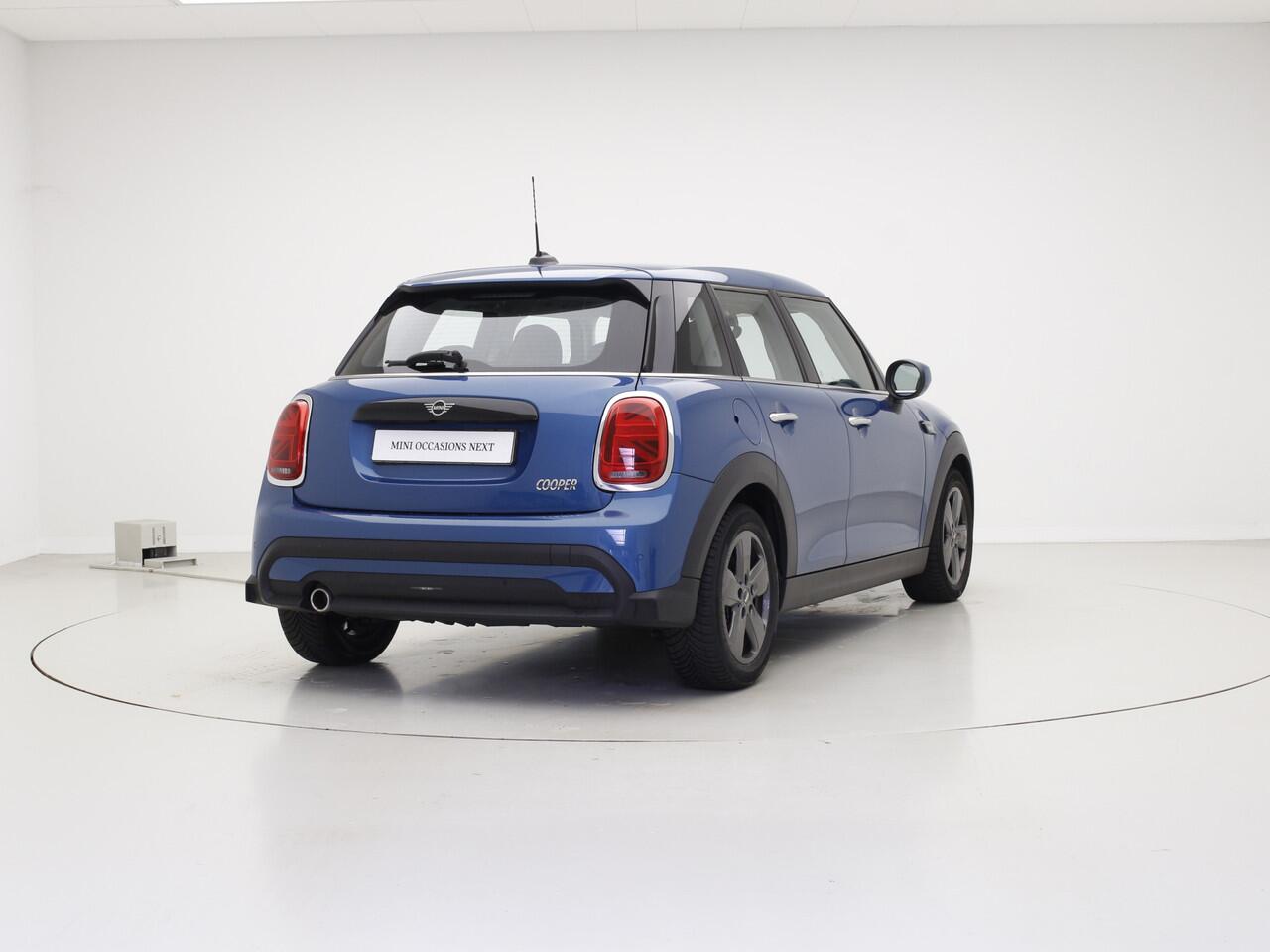 Mini COOPER 5-deurs 1.5 Classic | Navigatie | LED | PDC | Apple CarPlay | Automaat