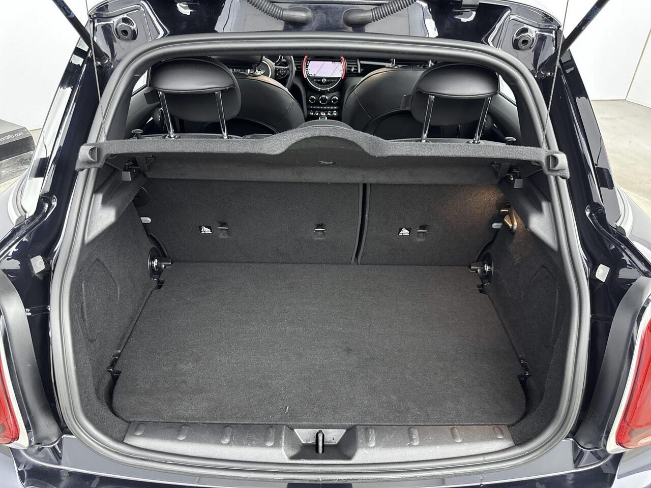 Mini COOPER Mini 1.5 Dalston Edition 136PK | John Cooper Works Pakket | Harman Kardon | Panorama-dak | Dealeronderhouden | MINI Yours Enigmatic Black