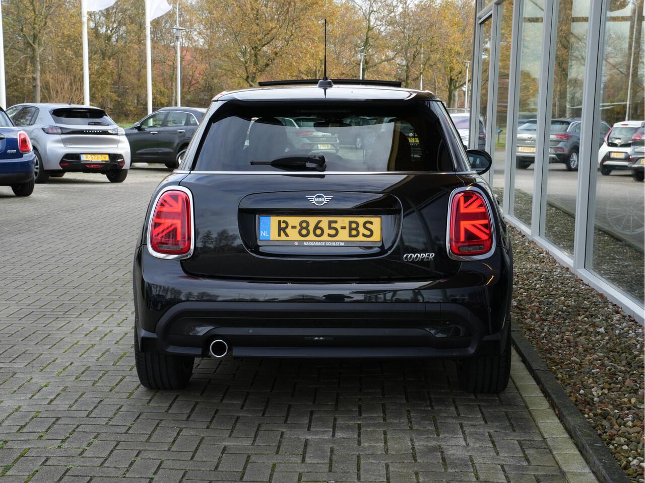 Mini COOPER Mini 1.5 Automaat Business Edition | Navigatie | Pano | LED | Leer | Climate Control