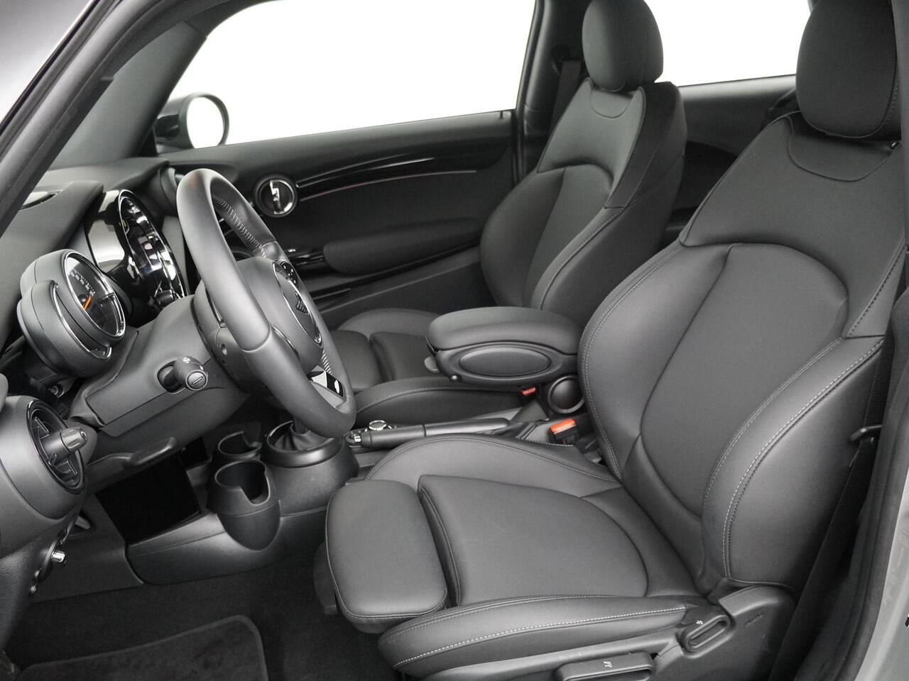 Mini COOPER 3-deurs JCW pakket | Stoelverwarming | LED | Parkeersensoren |