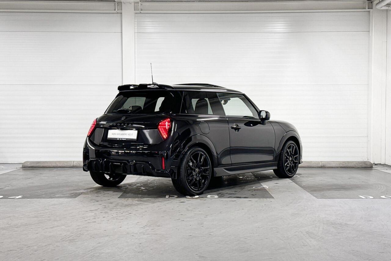 Mini COOPER C | John Cooper Works Uitvoering | Pakket M | 18" John Cooper Works Lap Spoke Jet Black | Selections