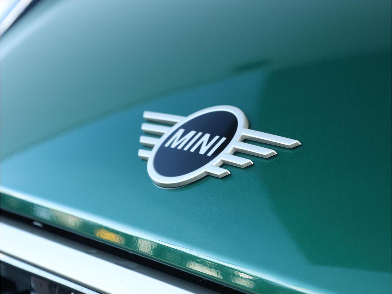 Mini COOPER Mini 1.5 C Favoured L Panoramadak/ Harman-Kardon/ Head-Up/ Comfort Access/ Stuurwielverwarming/ Stoelverwarming/ Getint Glas