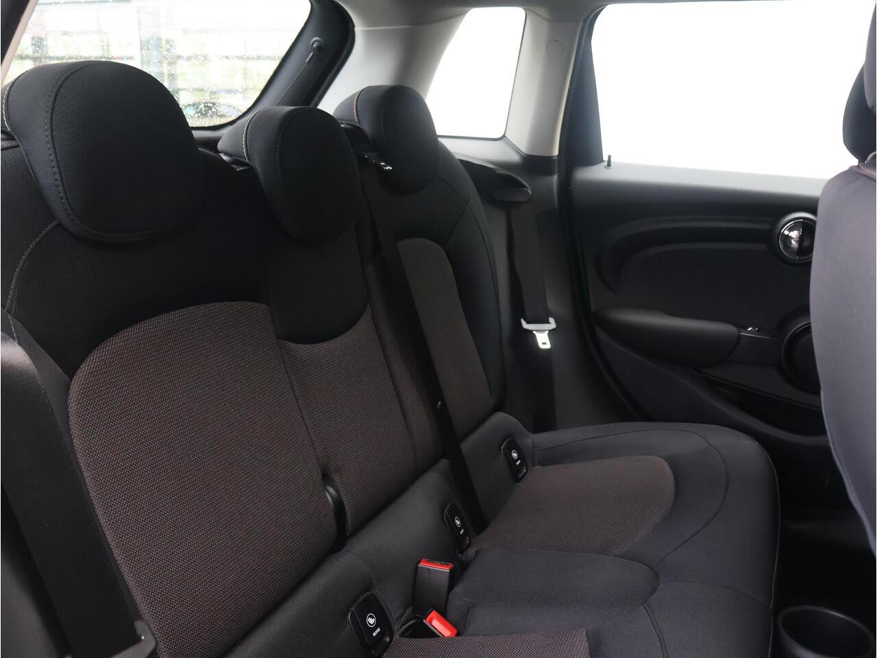 Mini COOPER 1.5 Multifunctioneel stuurwiel/ Cruise Control/ Navigatie