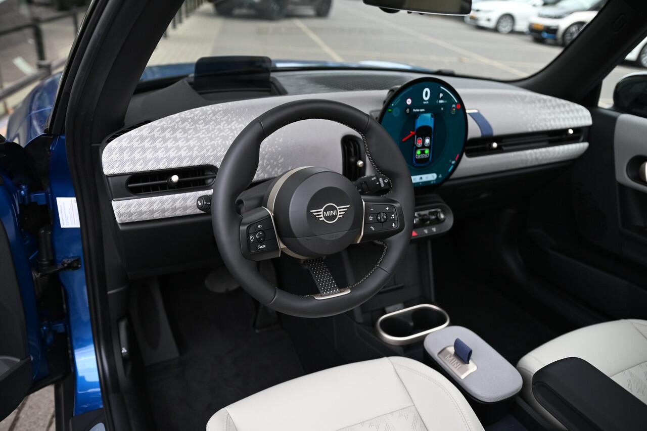 Mini COOPER Hatchback C Automaat / Favoured / Pakket M / 18 inch Night Flash Spoke 2-tone