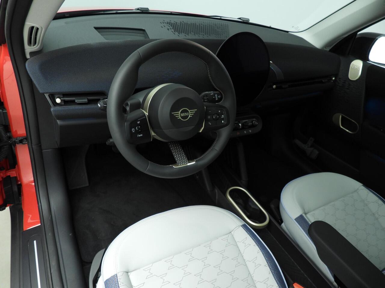 Mini COOPER 3-deurs E Classic Trim / Package L /Panoramadak / Getint glas / Harman-kardon / Park assist / Alu wielen 17 inch