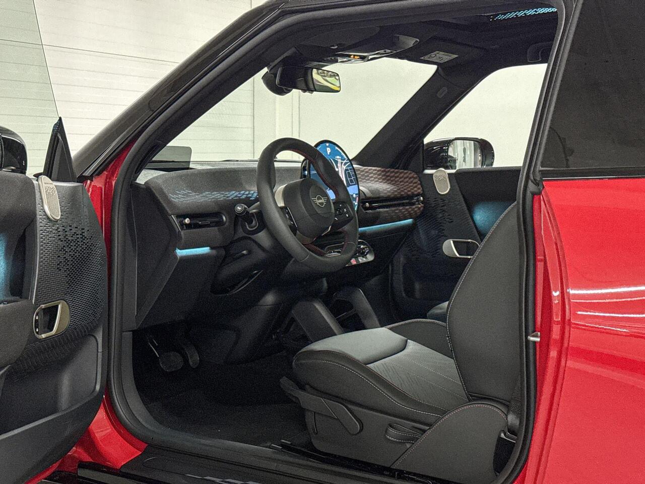 Mini COOPER E | John Cooper Works Uitvoering | Pakket L | 18" JCW Lap Spoke 2-tone