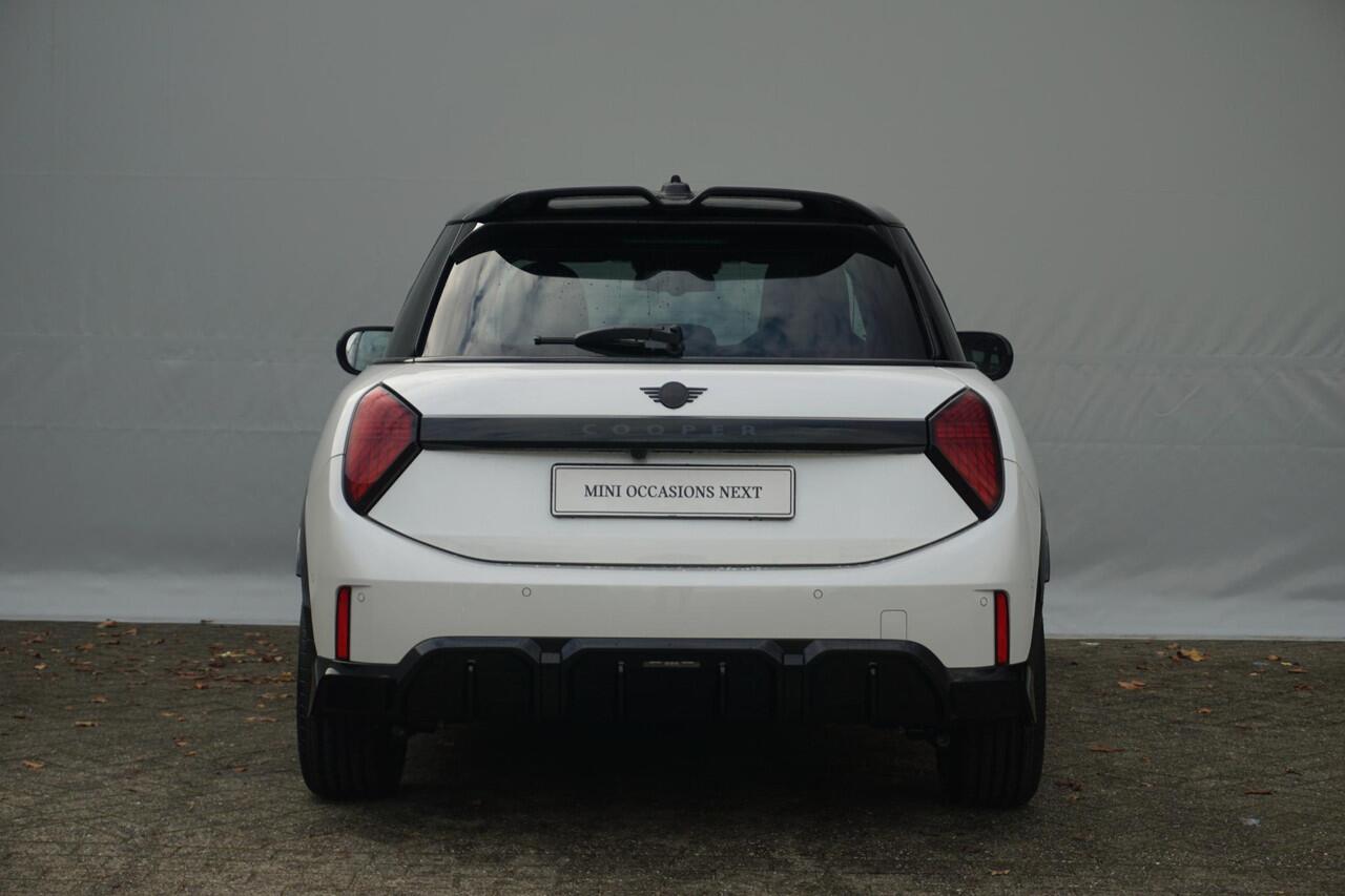 Mini COOPER 5-deurs C | John Cooper Works Trim | Pakket XL | Harman Kardon | Elektrische Voorstoelen | Driving Assistant Plus | Head-Up Display | Panoramadak | Comfort Access