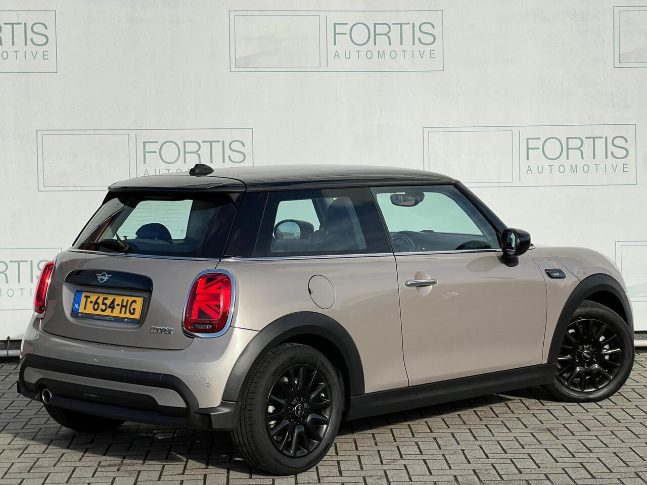 Mini COOPER Mini 1.5 Camden Edition NL AUTO | CARPLAY | DEALER ONDERH | UNION JACK