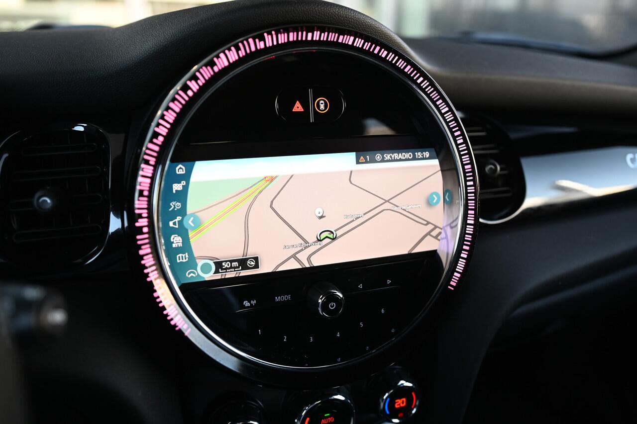 Mini COOPER Hatchback Camden Classic Automaat / Sportstoelen / LED / Cruise Control / Leder / Navigatie