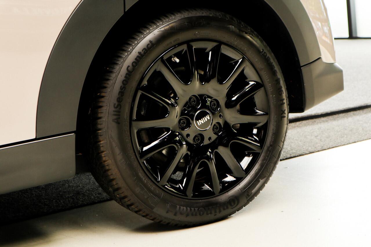 Mini COOPER Mini 1.5 Navi Leer Camera PDC Carplay Keyless Go & Entry LM velgen Zwarte binnenhemel Stoelverwarming Sportstoelen LED BTW auto!