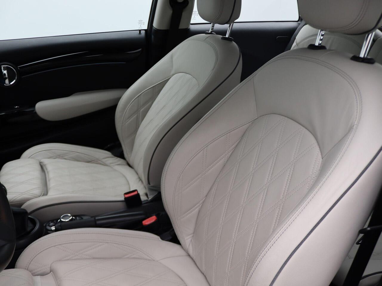 Mini COOPER 3-deurs Classic + Sportstoelen + PDC + LED + 16''