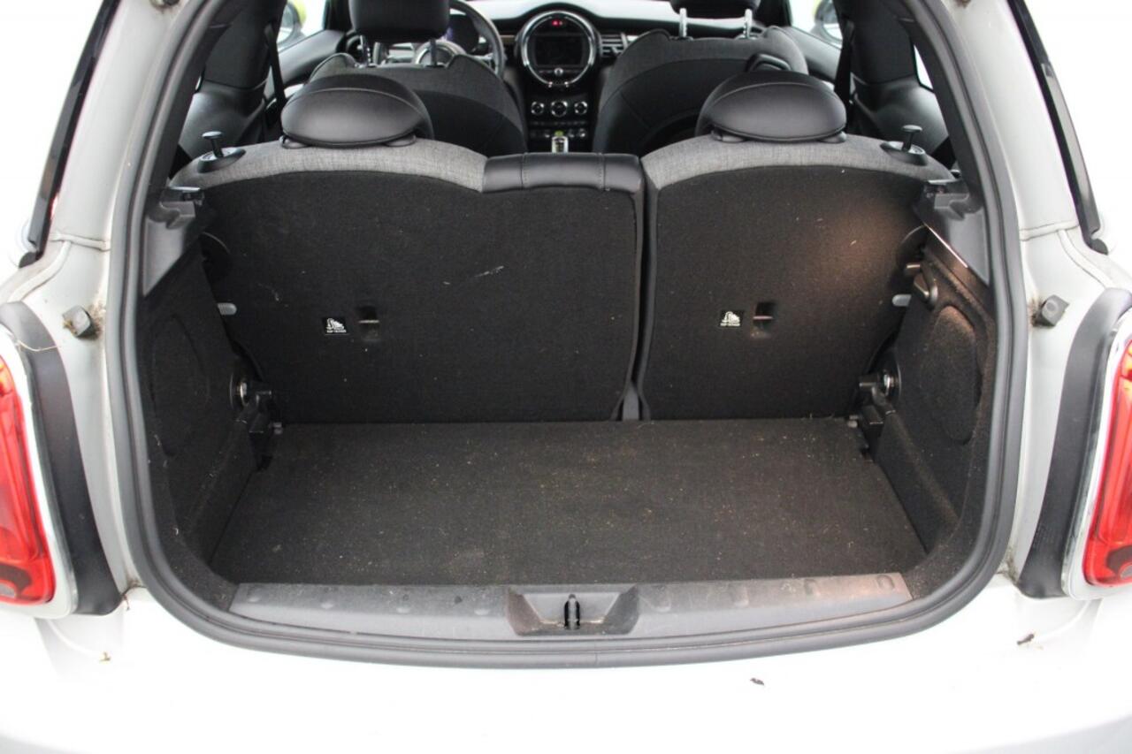 Mini COOPER Electric Essential 33 kWh - Carplay, Navi, Half Leer, Camera, Stoelverw.