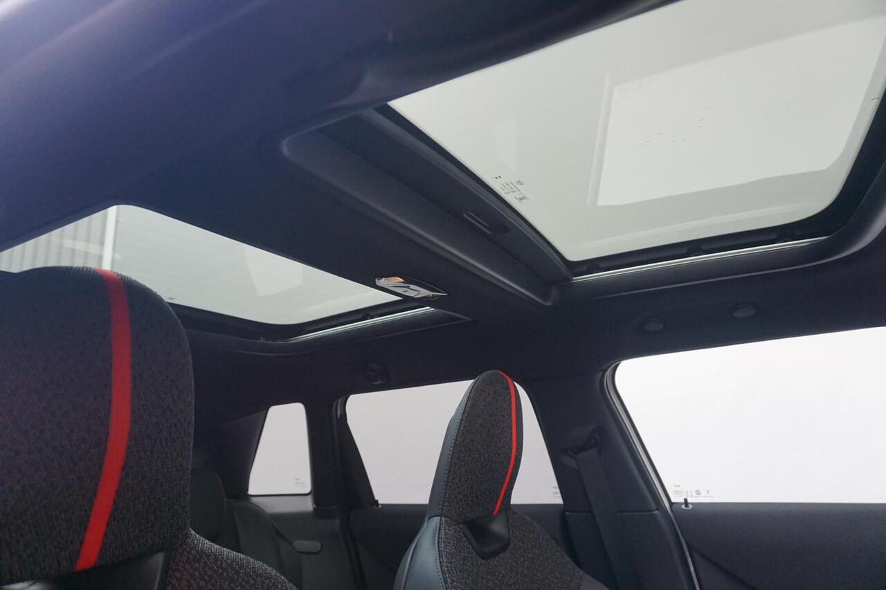 Mini COOPER 5-deurs C | John Cooper Works Trim | Pakket XL | Harman Kardon | Elektrische Voorstoelen | Driving Assistant Plus | Head-Up Display | Panoramadak | Comfort Access