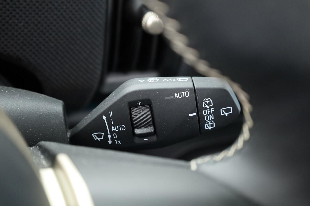 Mini COOPER Mini 1.5 C Classic - Pakket L | Pano | HUD | H&K | Cruise | 360*Camera + PDC | Keyless | Stuur + Stoelverw. | Nav + App.connect | Dodehoek | Acc V