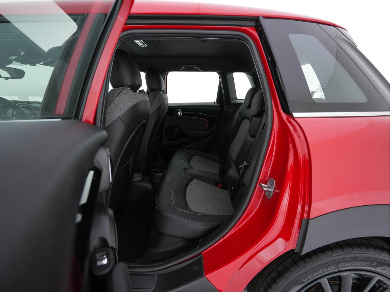 Mini COOPER Mini 1.5 Business Edition (INCL-BTW) *LEATHER-FABRIC | FULL-LED | DIGI-COCKPIT | SPORT-SEATS | AMBIENT-LIGHT | NAVI-FULLMAP | DAB+ | AIRCO | CRUISE | PDC | 16''ALU*