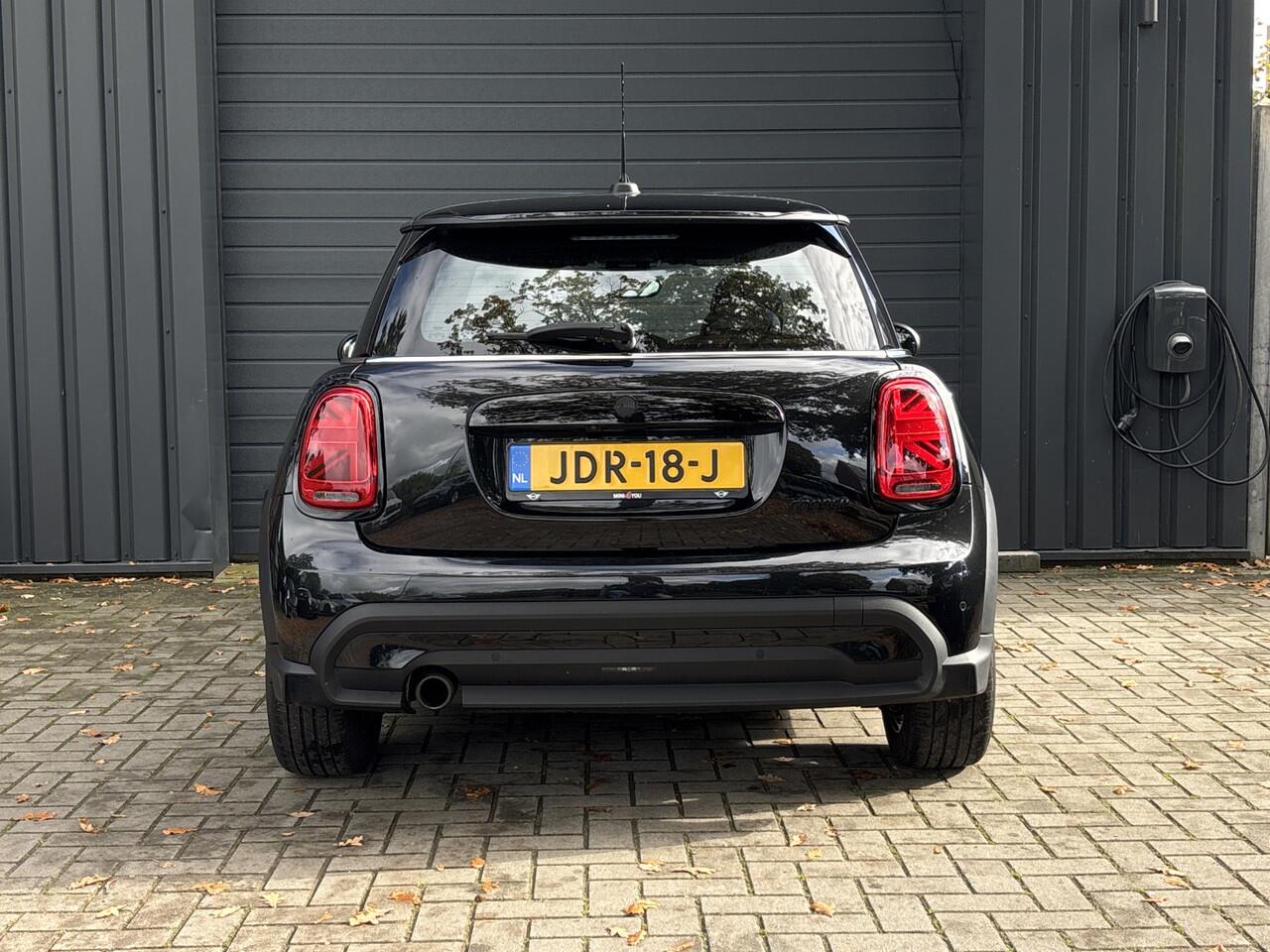 Mini COOPER Mini 1.5 Classic - Keyless - Navigatie - Stoelverwarming - Leder -