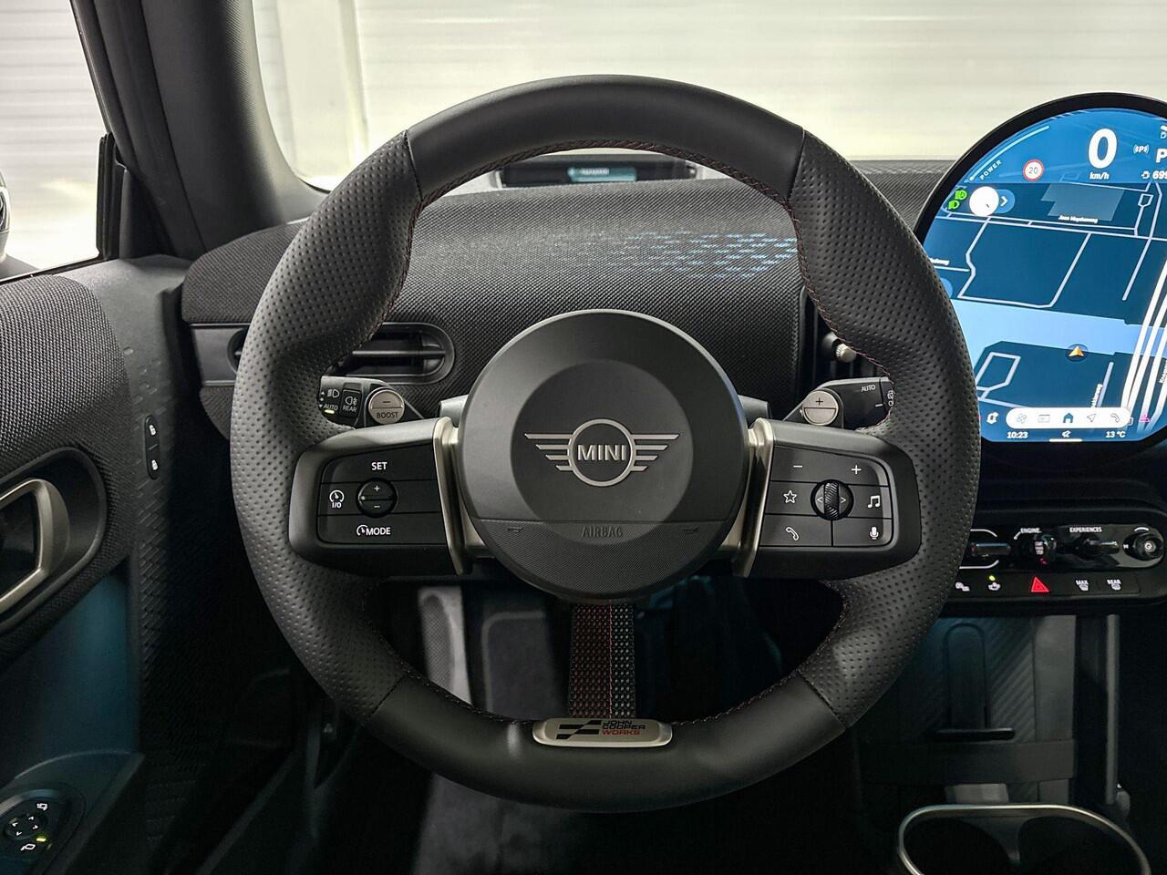 Mini COOPER C | John Cooper Works Uitvoering | Pakket M | 18" John Cooper Works Lap Spoke two-tone | Selections