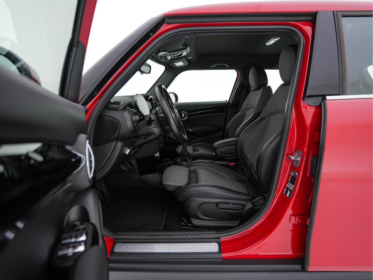 Mini COOPER Mini 1.5 Business Edition (INCL-BTW) *LEATHER-FABRIC | FULL-LED | DIGI-COCKPIT | SPORT-SEATS | AMBIENT-LIGHT | NAVI-FULLMAP | DAB+ | AIRCO | CRUISE | PDC | 16''ALU*